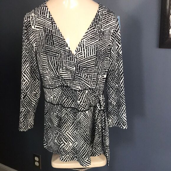 Ann Taylor black/white faux wrap w/ side tie top S - Picture 1 of 7